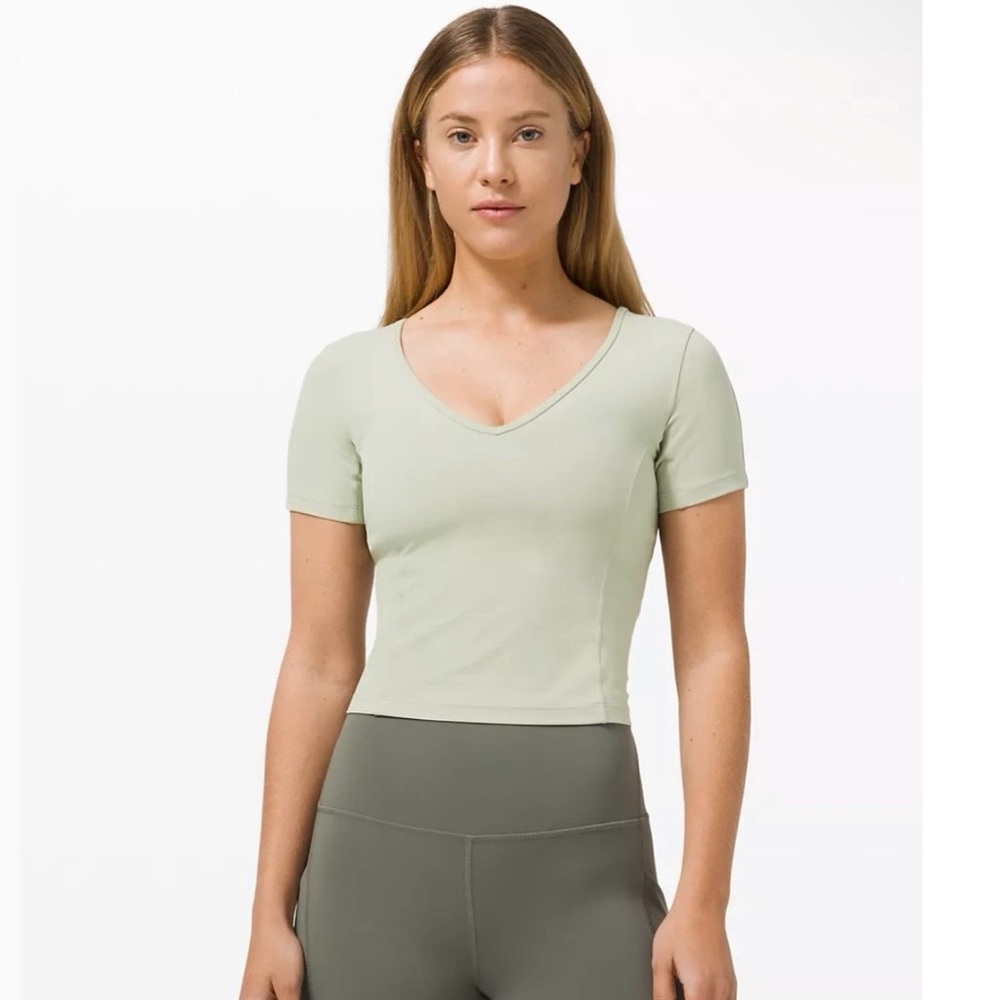 Lululemon - Nulu Cropped Slim Yoga Short Sleeve Shirt ** good as new **